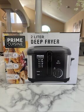 Prime Cuisine 2-Liter Deep Fryer in Black and Silver